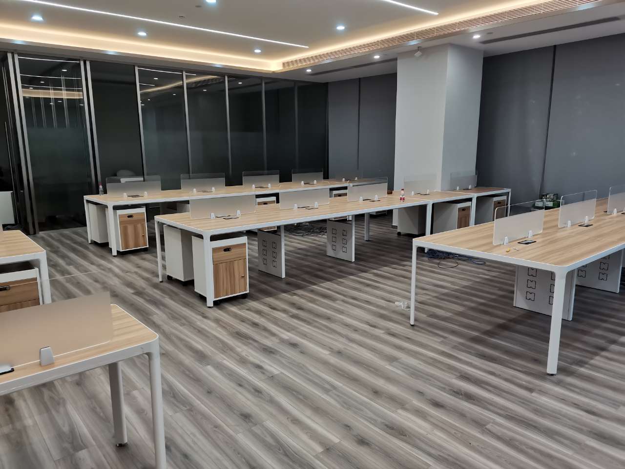 企業(yè)做板式辦公家具有哪些好處？